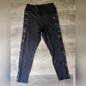Victorias Secret PINK Yoga Leggings with Camo Print Size Medium